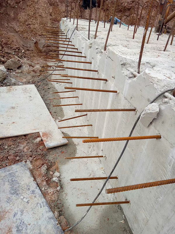 何家冲学院塔吊基础截面加大 - 信阳通合建筑加固公司