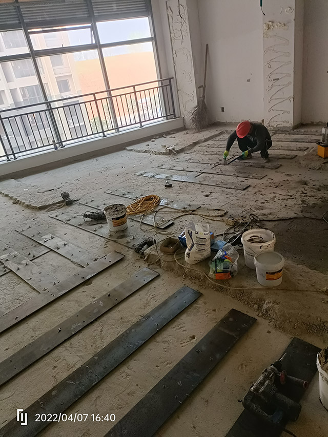 河南圣德康复医院结构梁板粘钢加固 - 信阳通合建筑加固公司