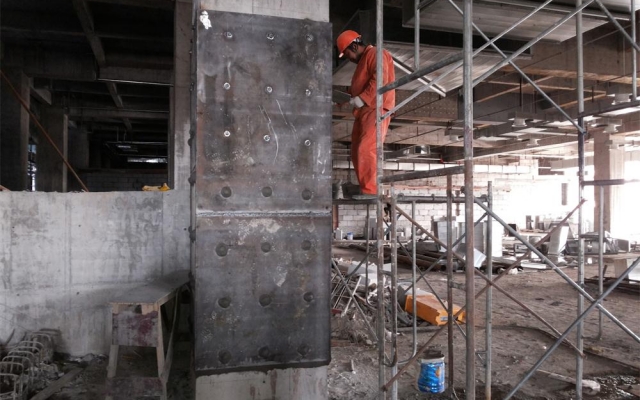 住宅底裙楼改造为商铺，包钢加固，剪力墙截面加大 - 信阳通合建筑加固公司