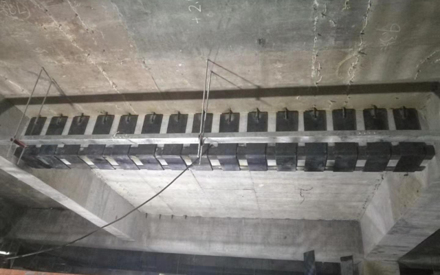 住宅底裙楼改造为商铺，包钢加固，剪力墙截面加大 - 信阳通合建筑加固公司